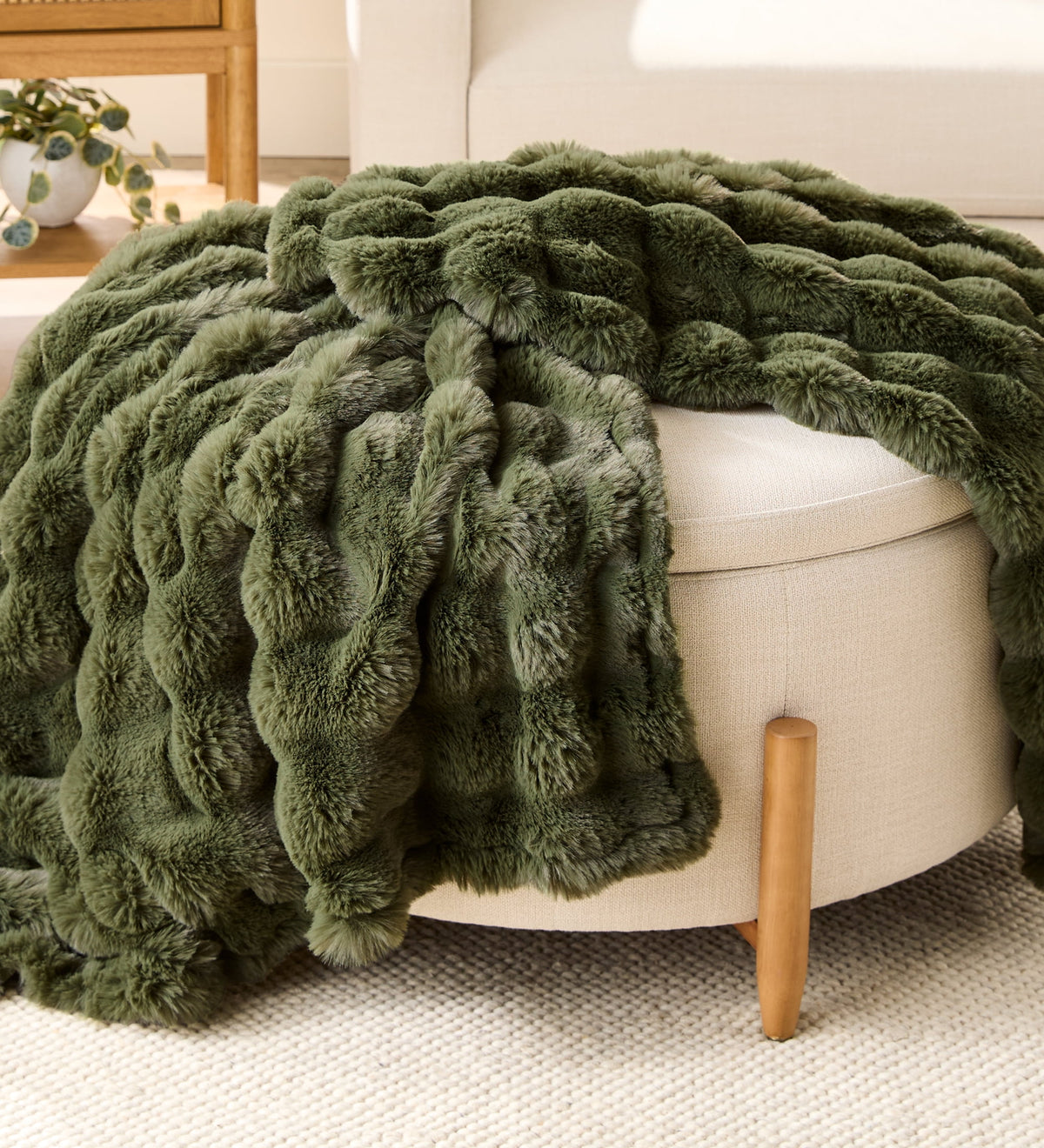 Halcyon Escape Gardens Grey Faux Fur Ultra Soft Luxury Oversized Throw Blanket 50" x 72", Grey Bisque - Throw Blanket