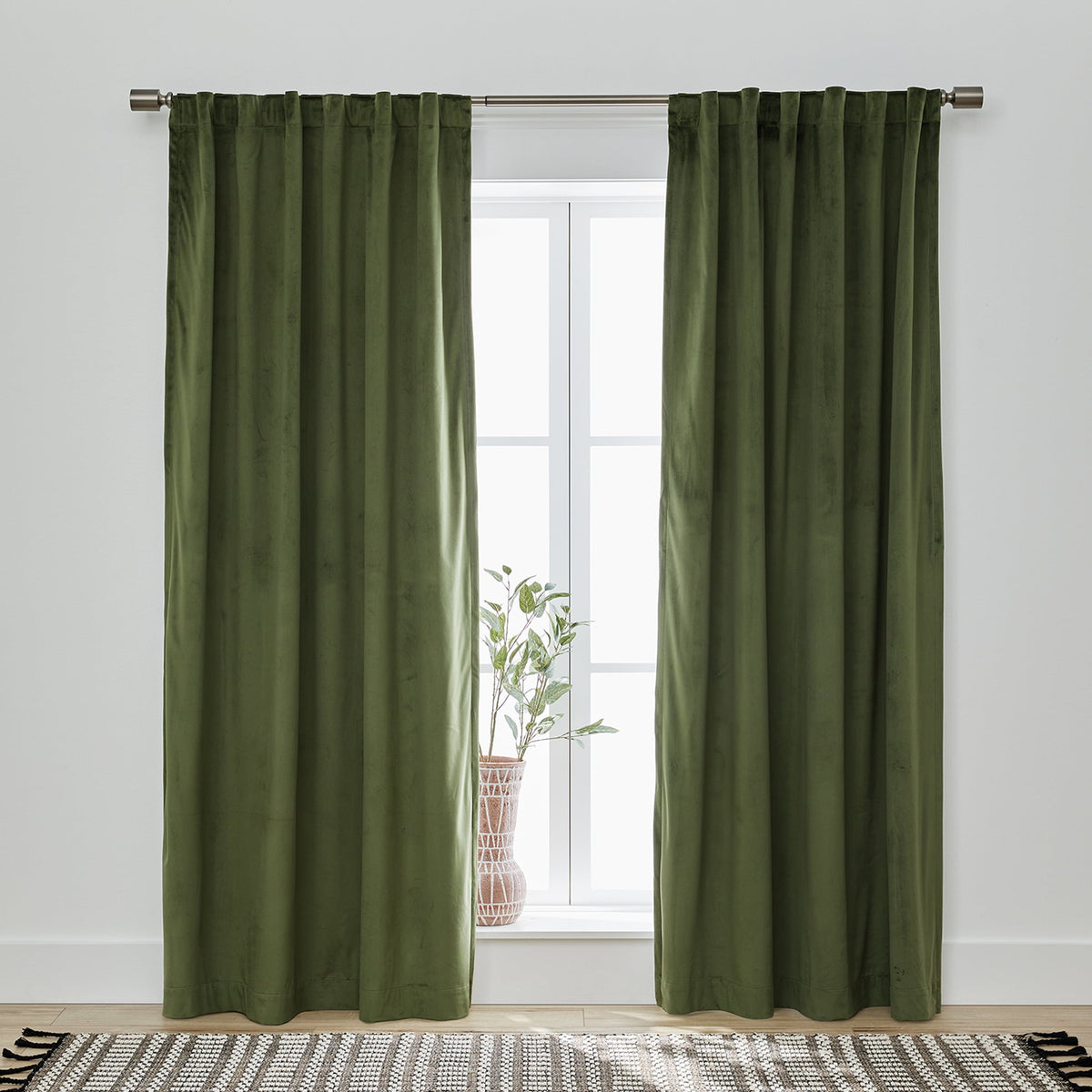 Better Homes & Gardens Dutch Velvet Solid 100% Blackout Single Curtain Panel, Green, 52" W x 84" L